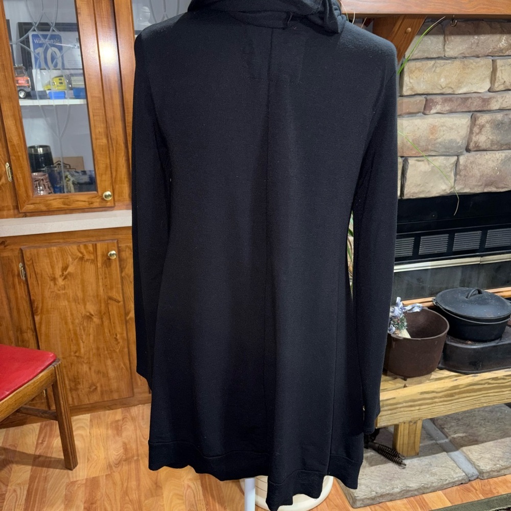 CUPIO SIZE MEDIUM BLACK ASYMMETRICAL COWL NECK LONG SLEEVE TUNIC LENGTH TOP - Picture 4 of 4